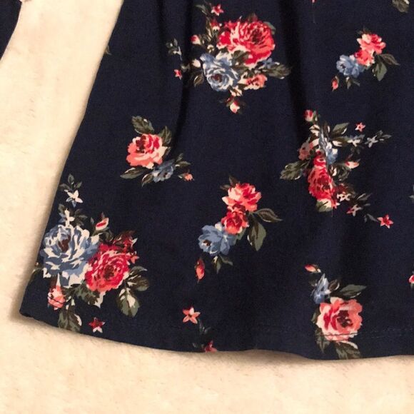 Lily Bleu Floral Cold Shoulder Blouse - Size 6 - Picture 2 of 6